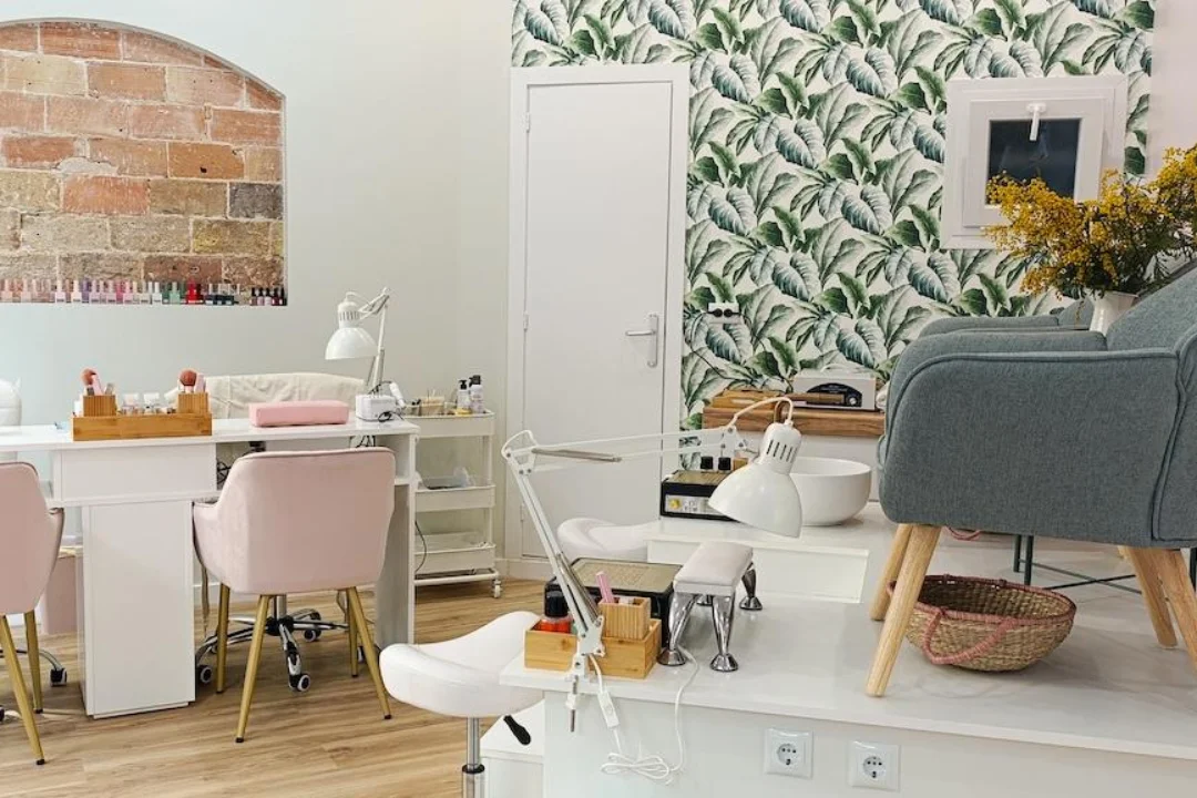 Interior de Trend y Nails Poble-Sec, salón de manicura en Barcelona